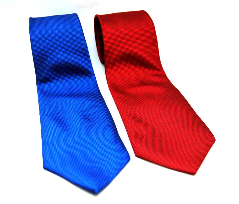 krawat czerwony czy niebieski